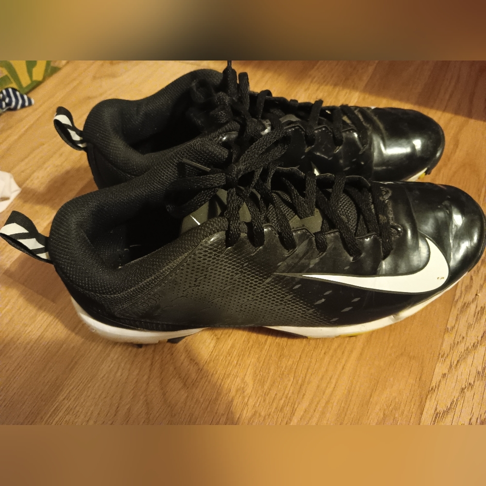 Soccer cleats